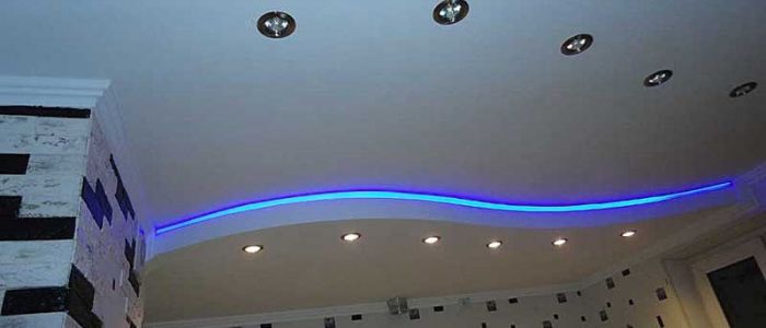Двухуровневый натяжной потолок с LED подсветкой